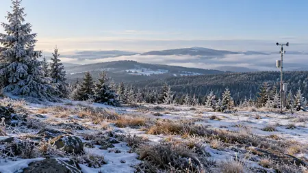 Teplá zima neznamená konec mrazů: na Šumavě klesl týdenní průměr na −9 °C