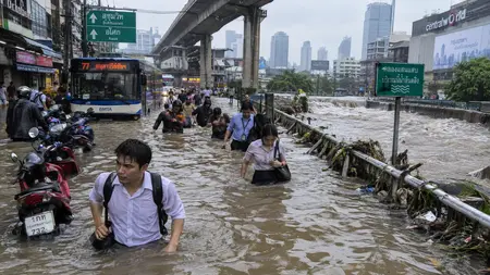 Bangkok zaplavila voda po pás, město vyhlásilo stav katastrofy