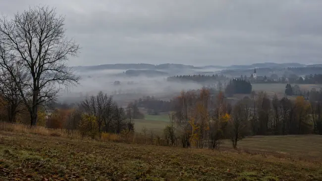 V úterý ráno od 1,9 °C, odpoledne v Česku až 15 °C a beze srážek